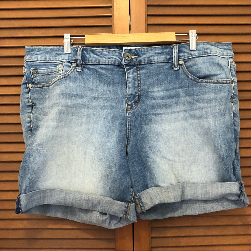 Torrid cuffed hem denim jean shorts 22 plus size